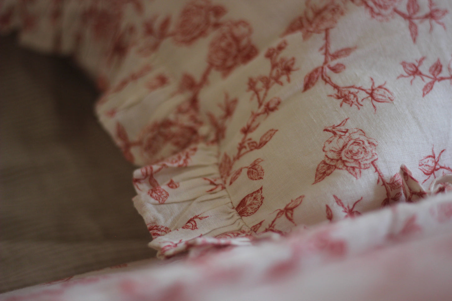 Heirloom Rose Toile Linen Quilt